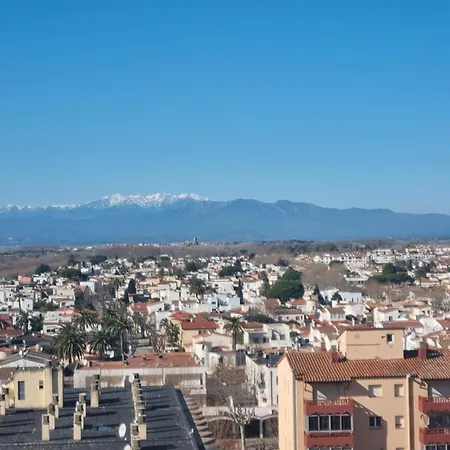En El Centro De Ampuria Brava